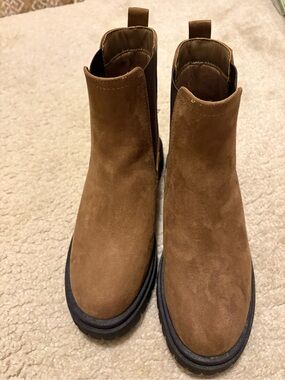Women’s Brown Suede Chelsea Boots - Classic Pull-On Style